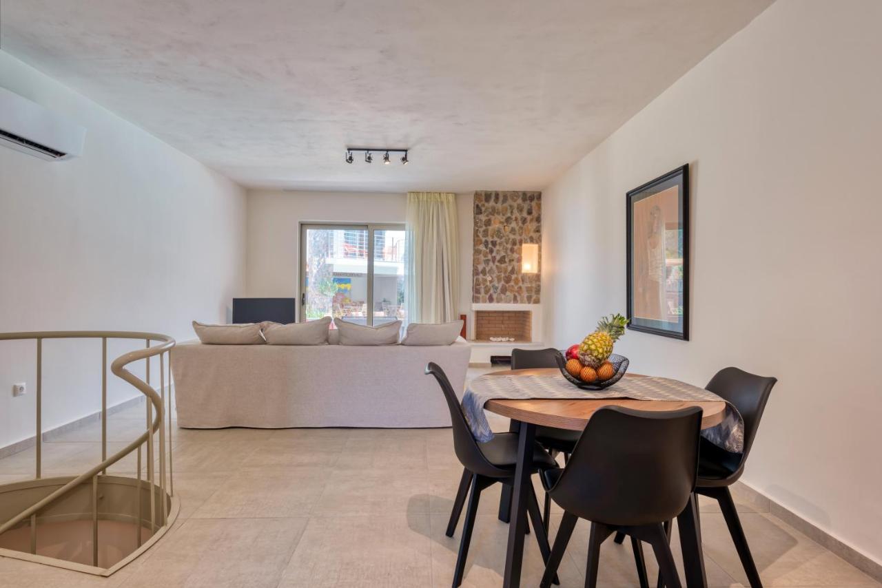 Saronis Suites Saronida 외부 사진
