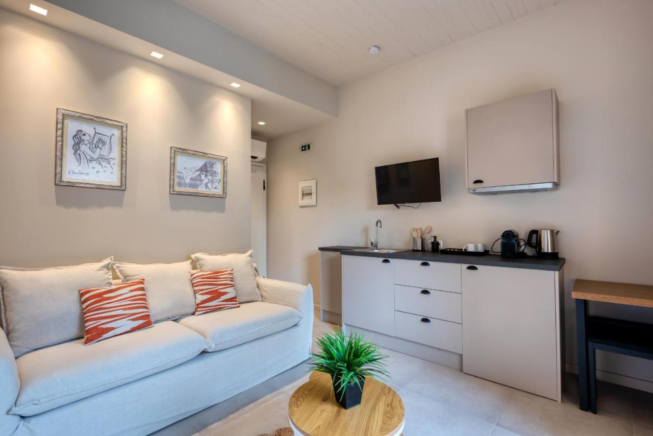 Saronis Suites Saronida 외부 사진
