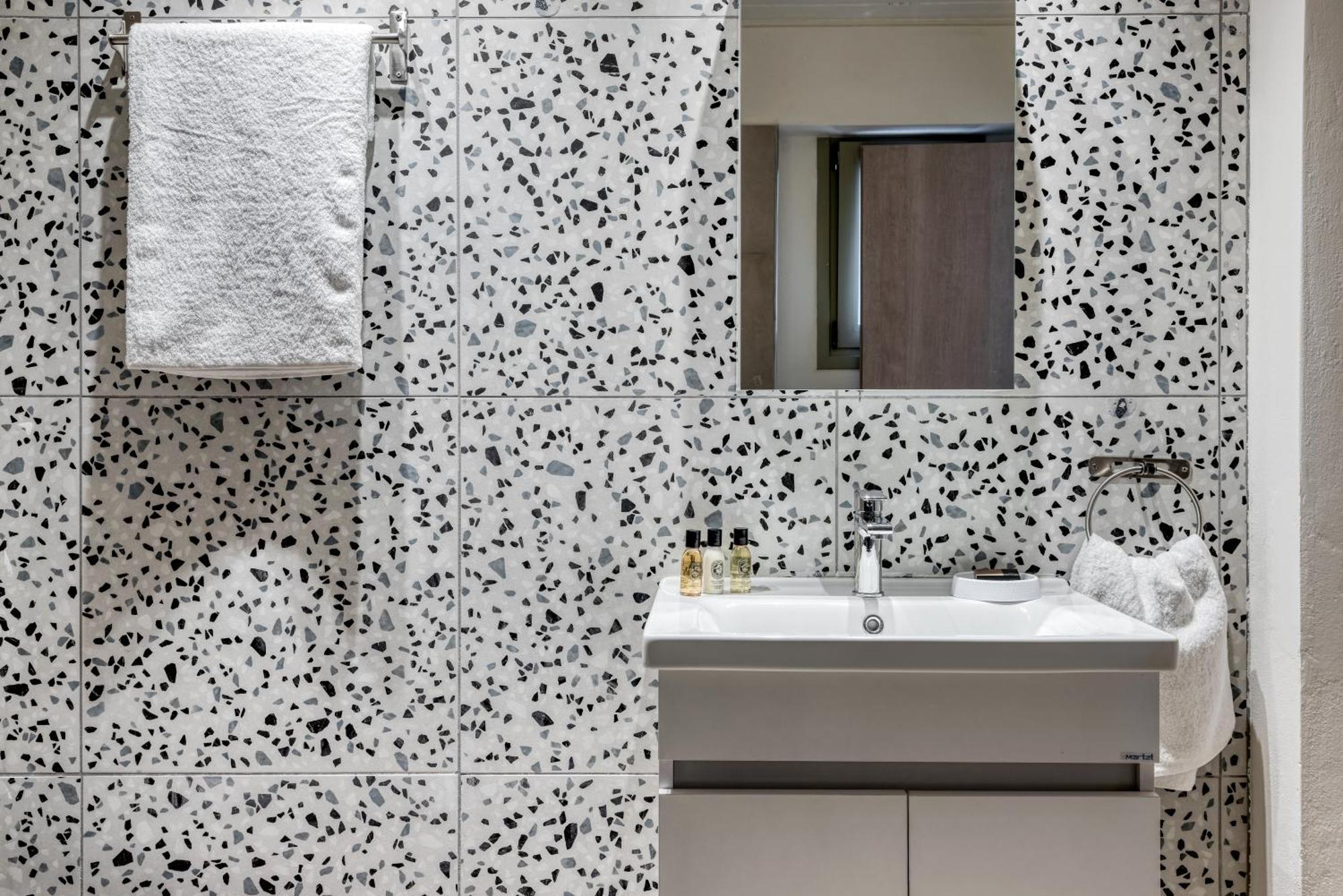 Saronis Suites Saronida 외부 사진