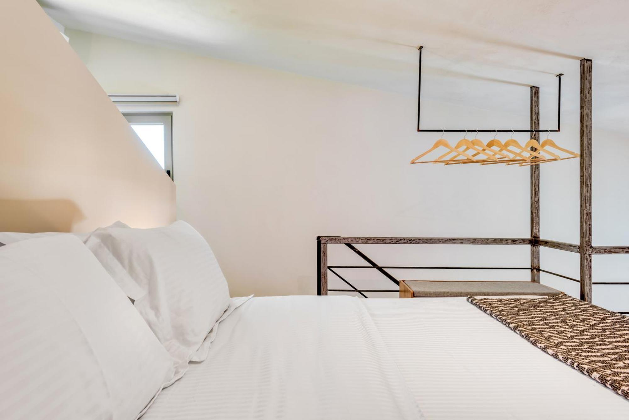 Saronis Suites Saronida 외부 사진