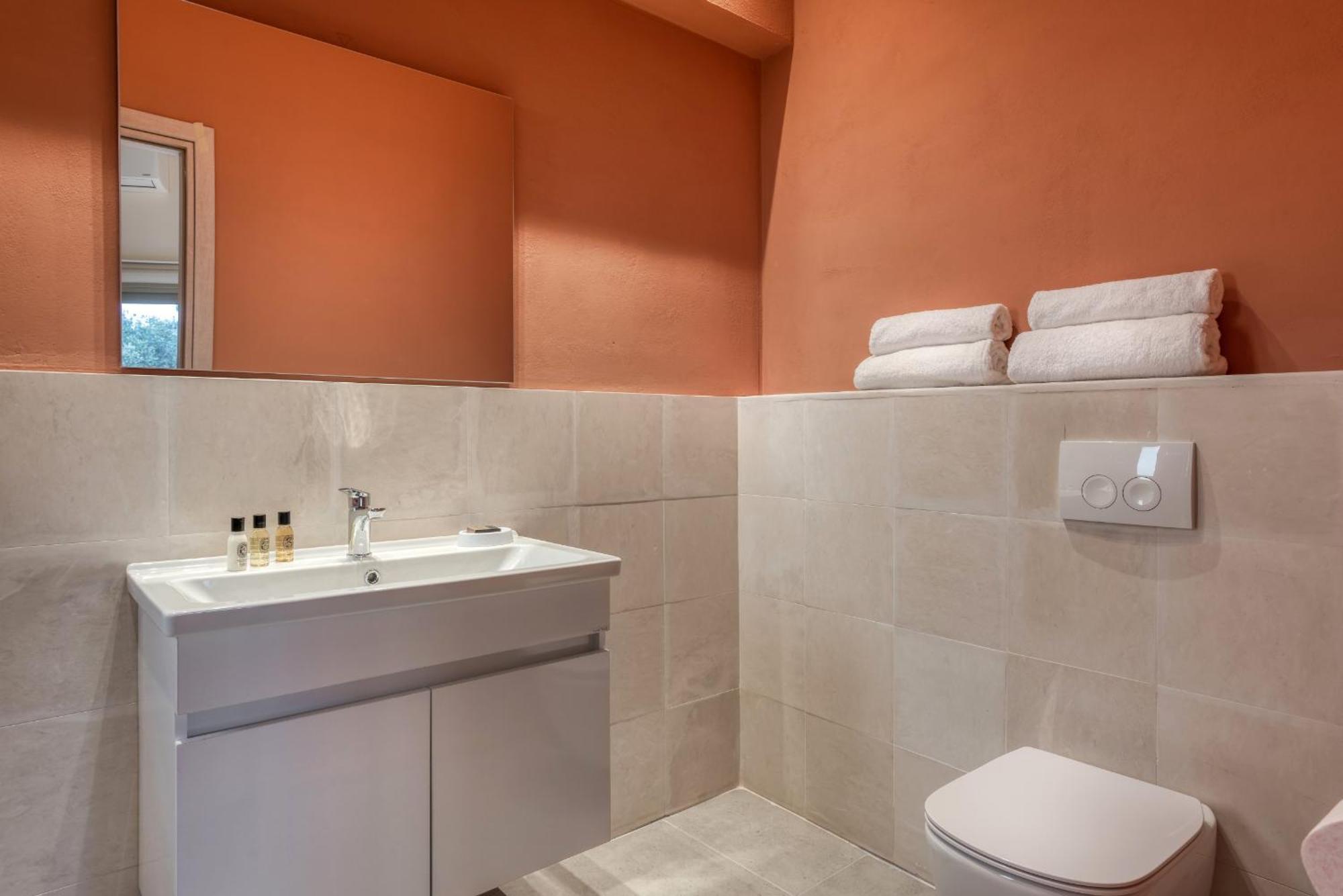 Saronis Suites Saronida 외부 사진