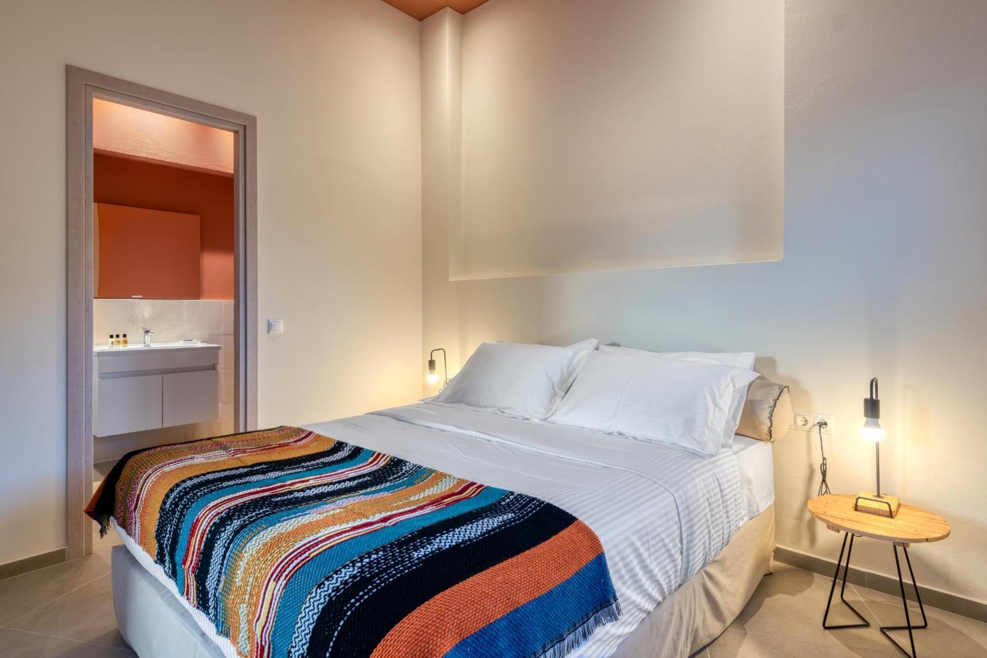 Saronis Suites Saronida 외부 사진