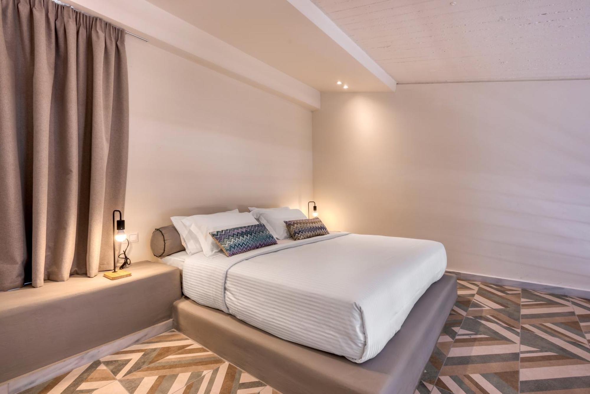 Saronis Suites Saronida 외부 사진